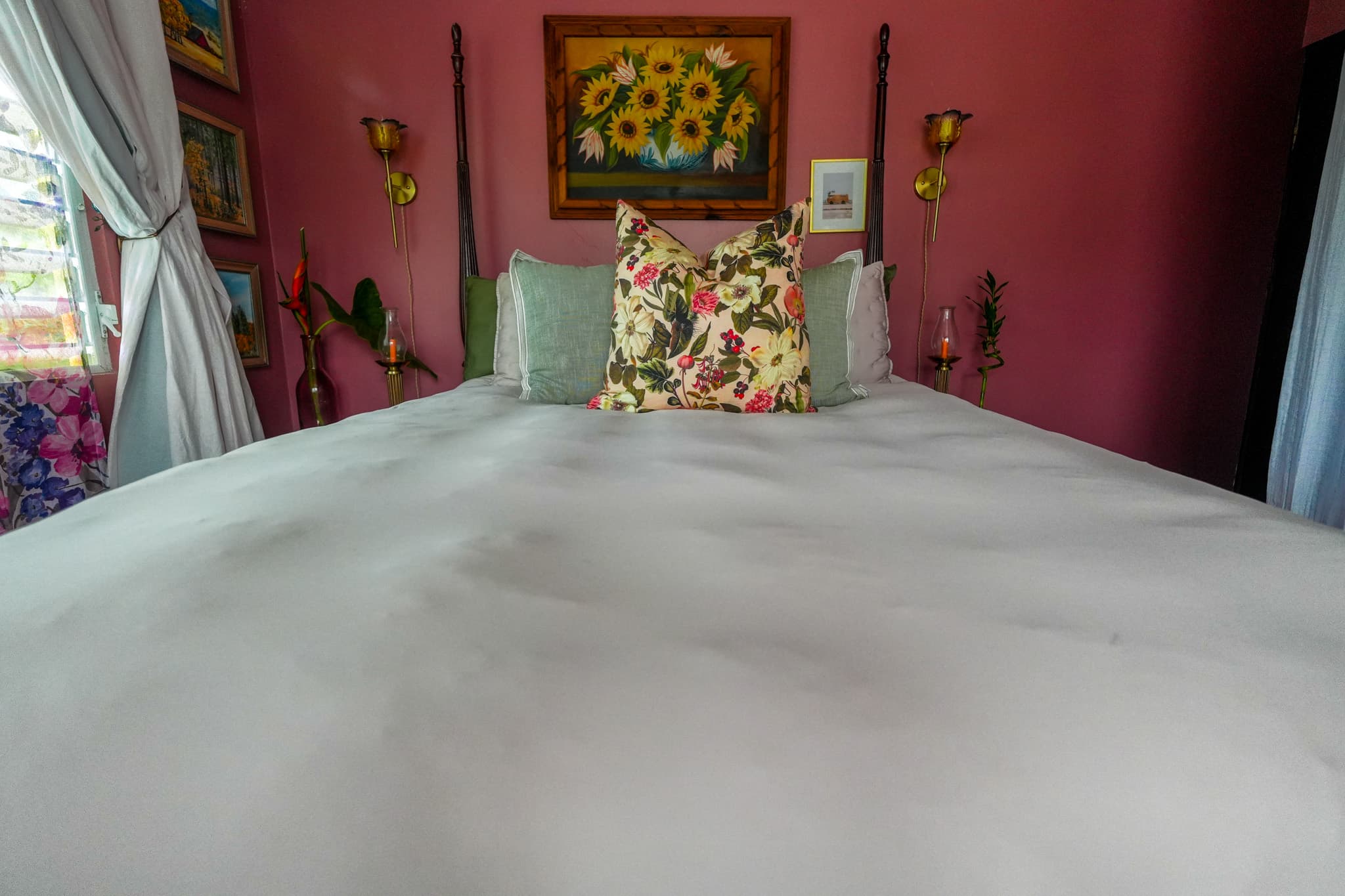 Beautiful suite queen size bed