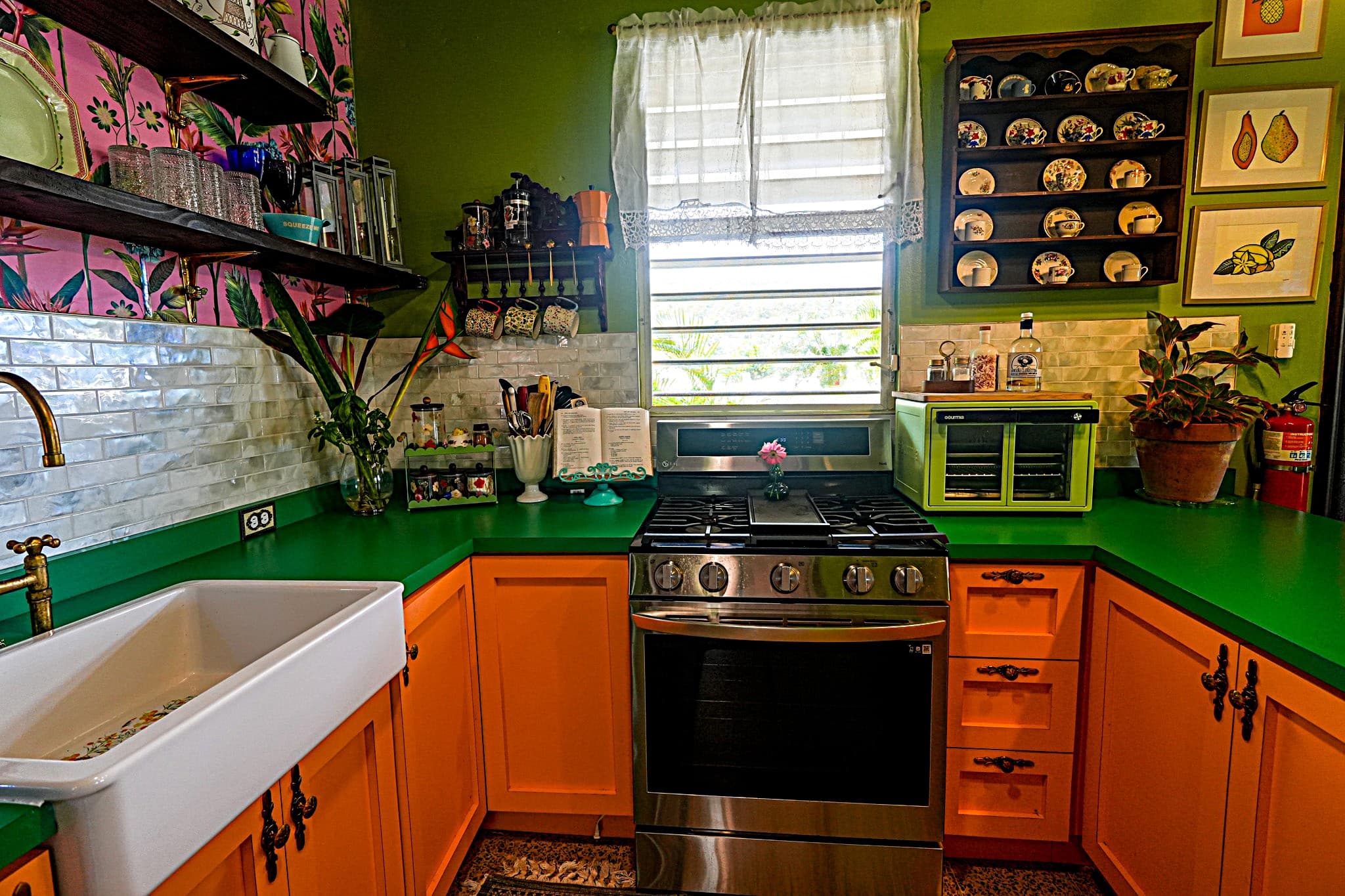 Fully equipped kitchennHDR