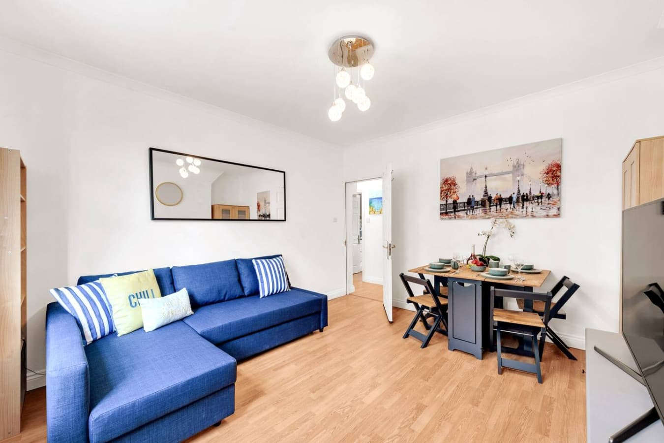 The large corner sofa in the living room provides a comfortable seating experience during the day and easily converts into a comfortable double sofa bed for a relaxing night's sleep.