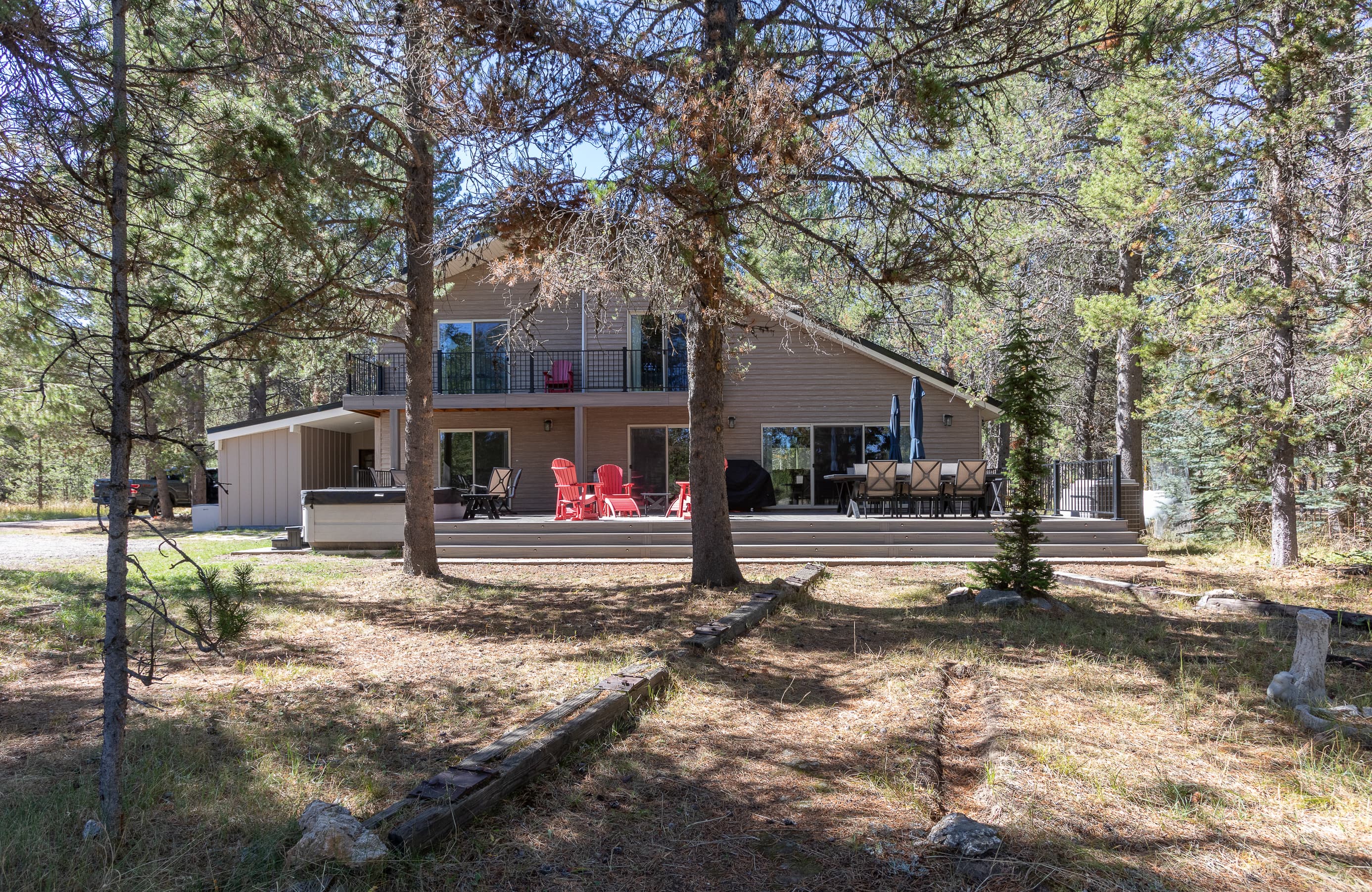 Nested on 1 acre in the pines and