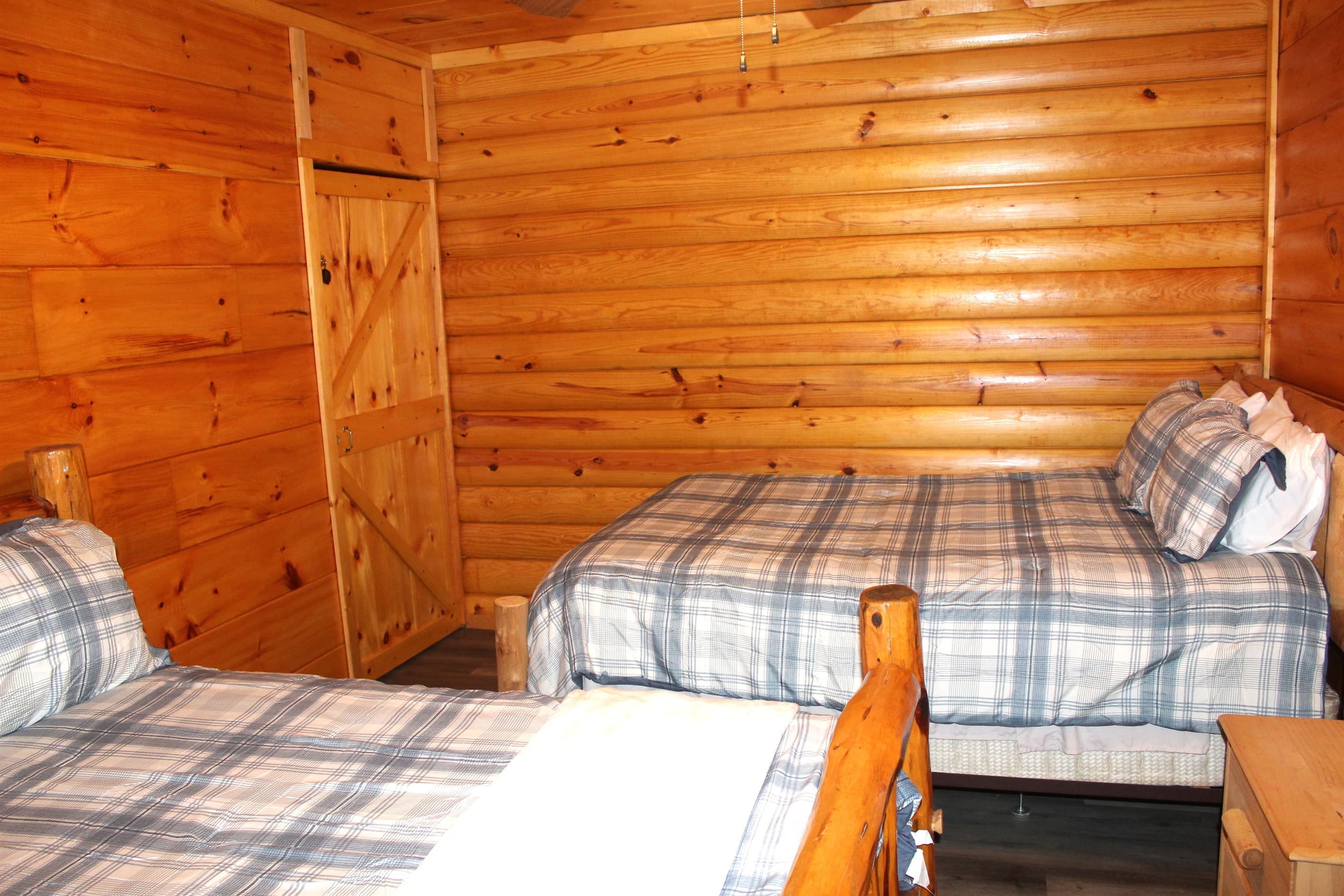 Queen room