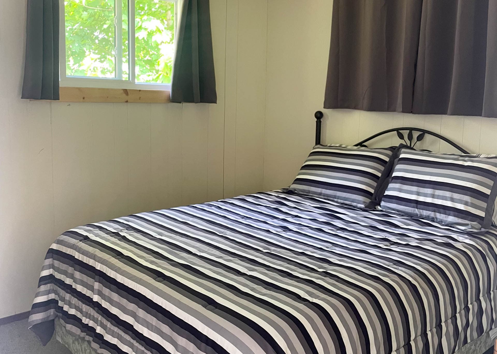BR2 with Queen Bed