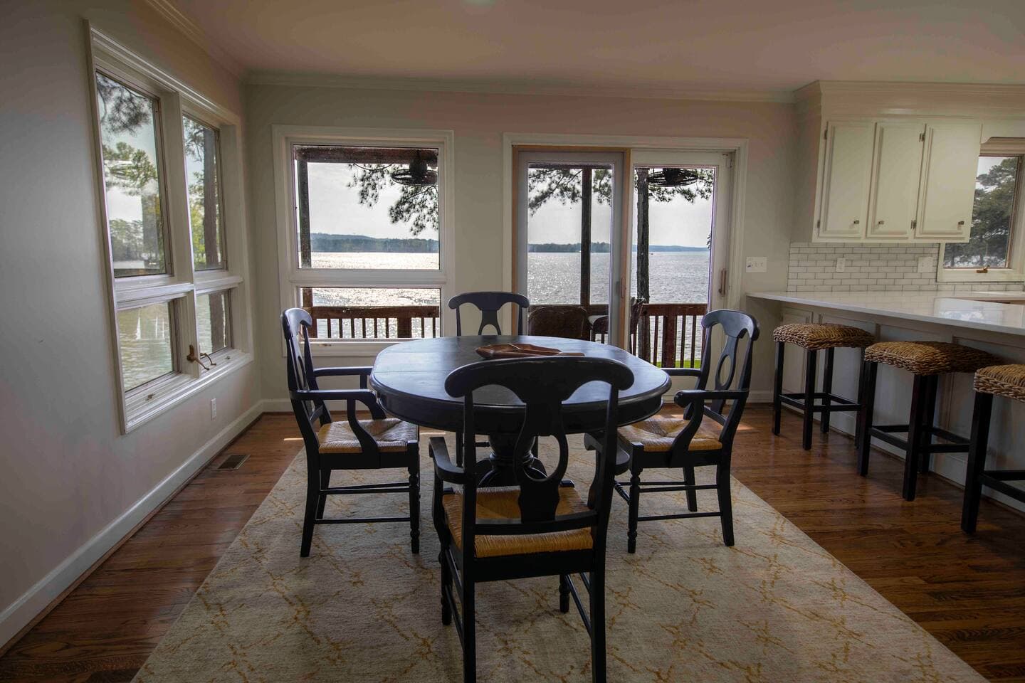 Breakfast with a view over Lake Wateree.