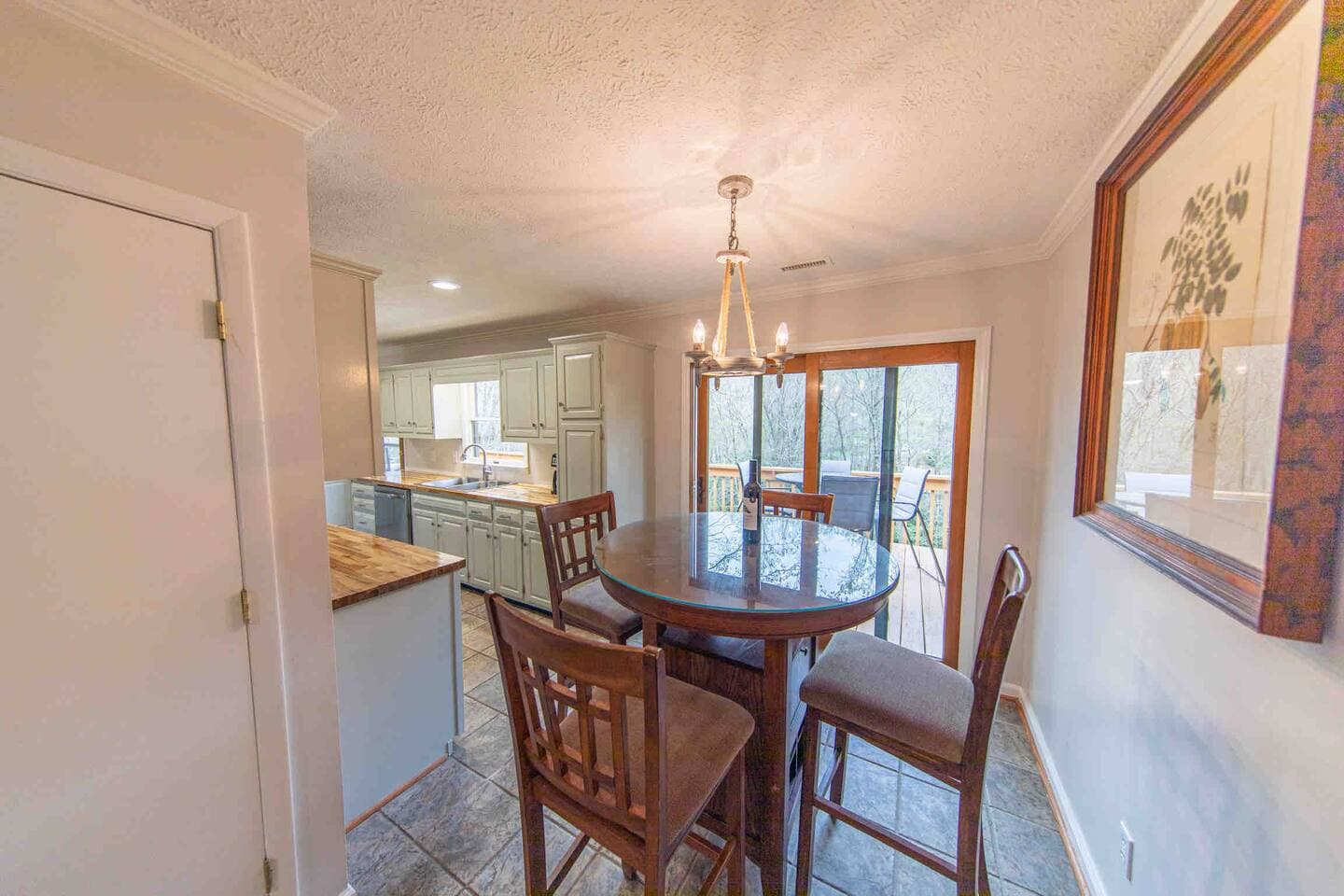 breakfast area main kitchen