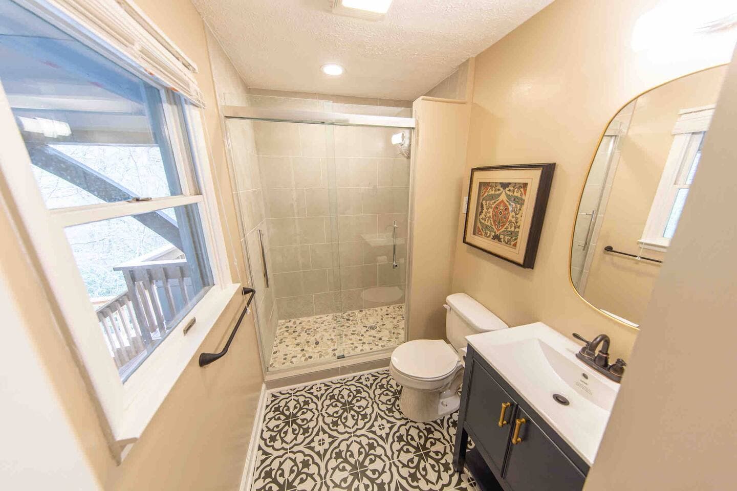 Bedroom 1 en suite bathroom #1