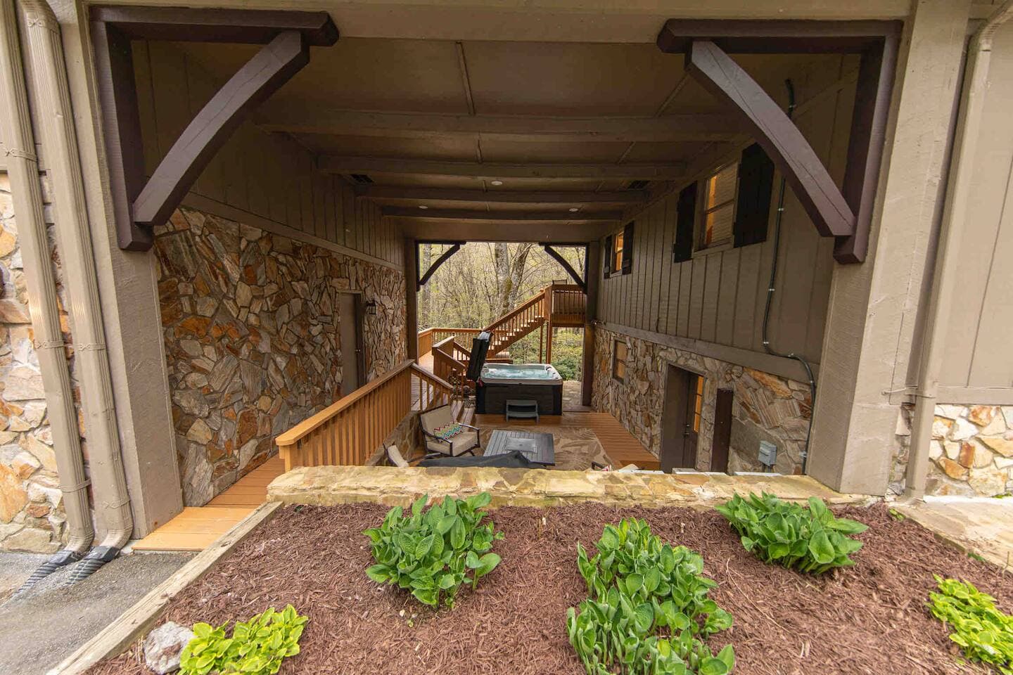 Hot tub and Grilling area