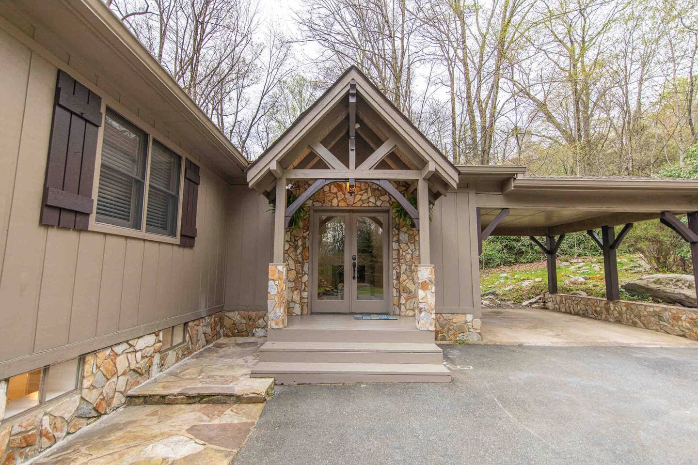 Main entrance 