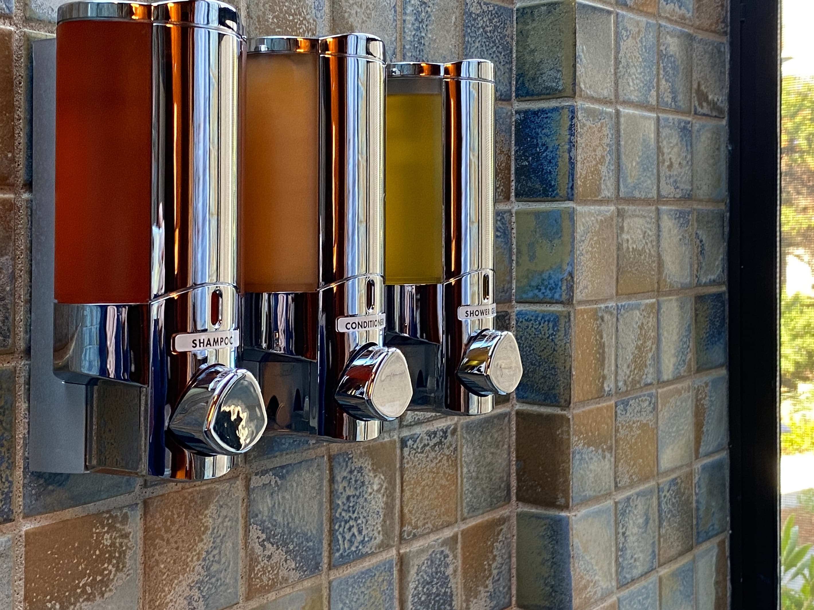 Paya Shampoo, Rinse, Shower Gel  provided in both baths minimize single-use plastics