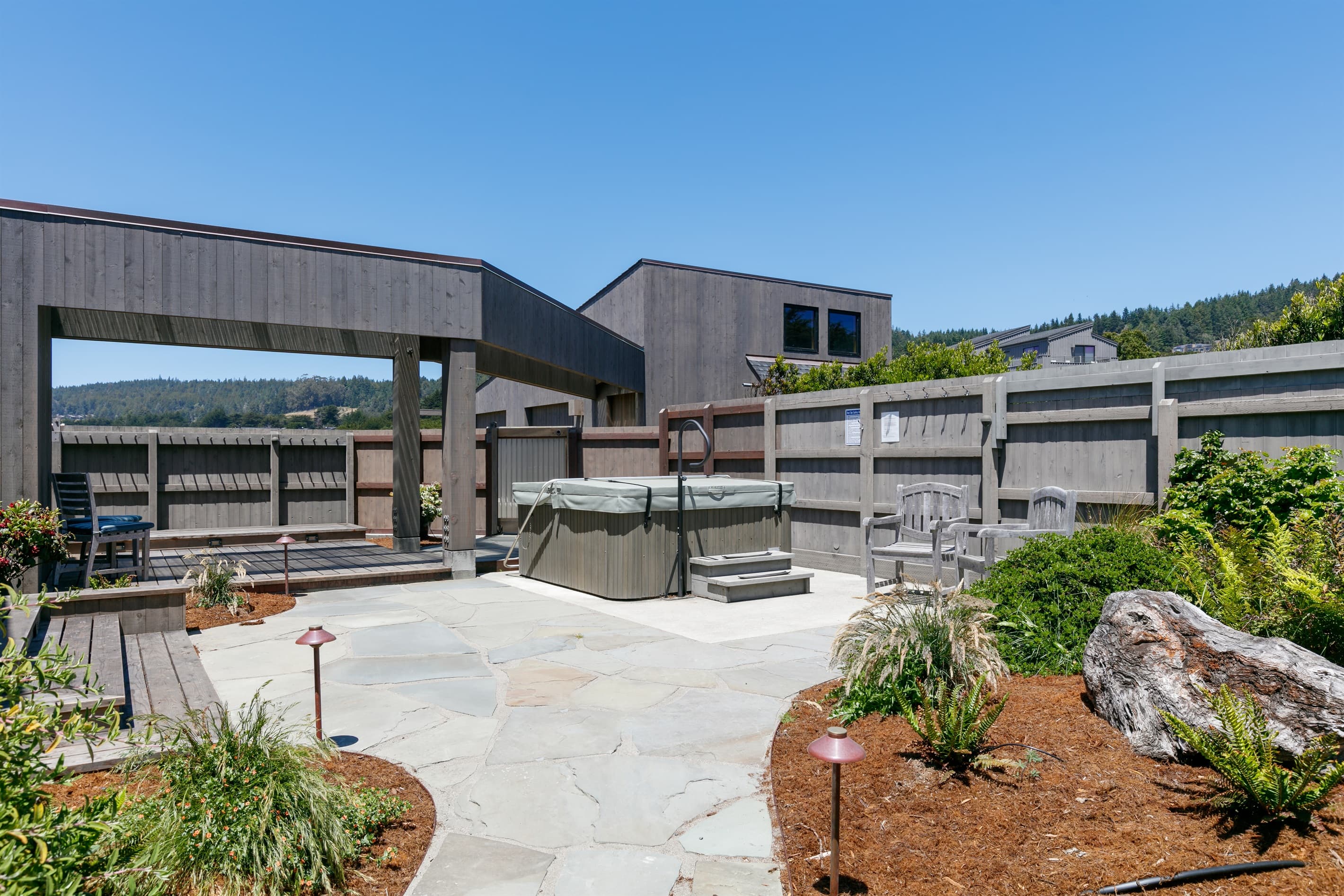 Courtyard with Garden and hot tub