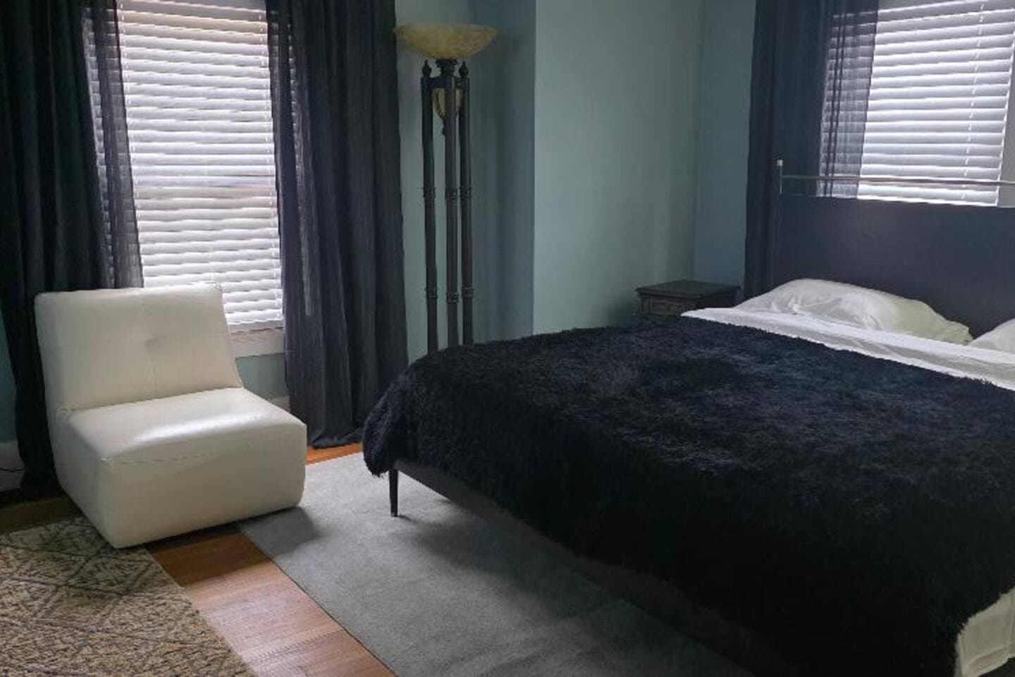 Recharge in this spacious king-sized bed after a busy day enjoying the 'Burgh