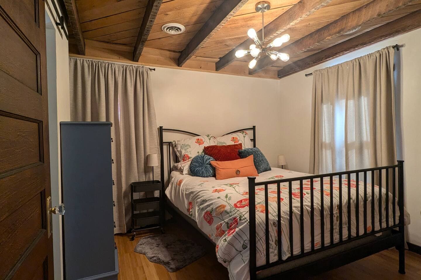 Luxurious bedroom 