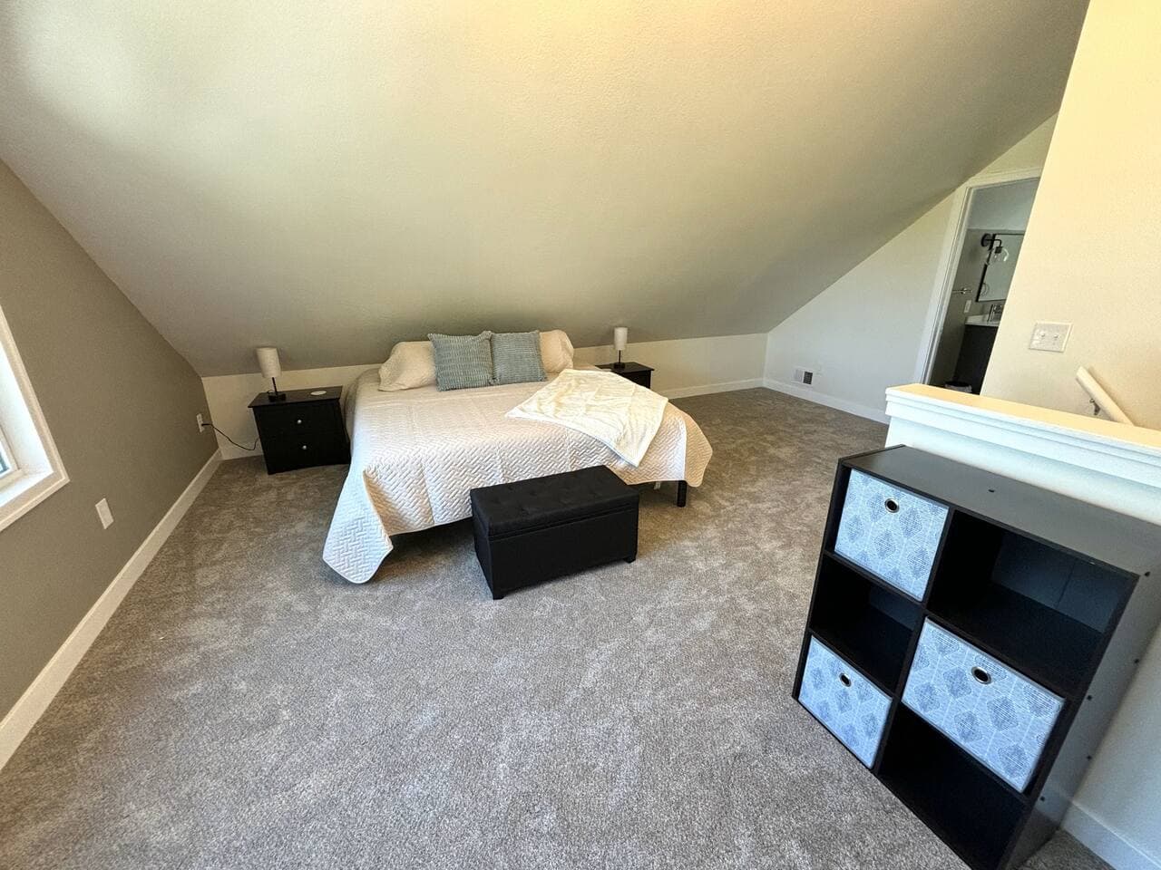 Relax in the cozy bedroom 
