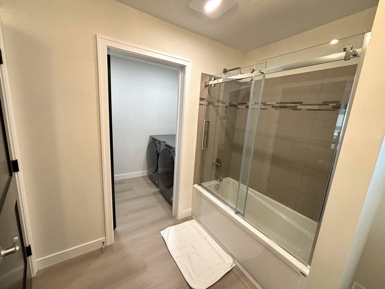 Beautiful bathroom fully renovated 