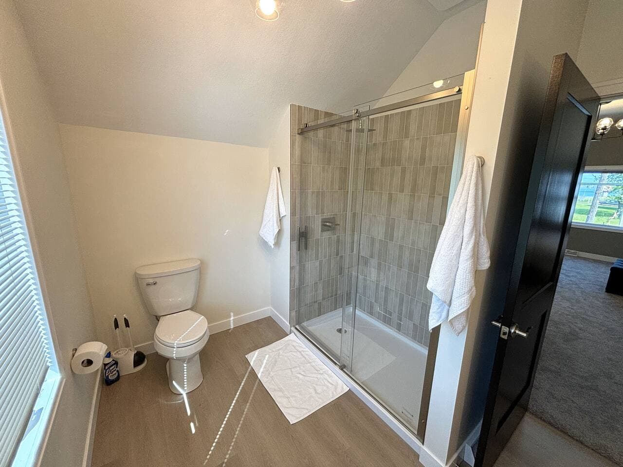 Beautiful spa-like bathroom 