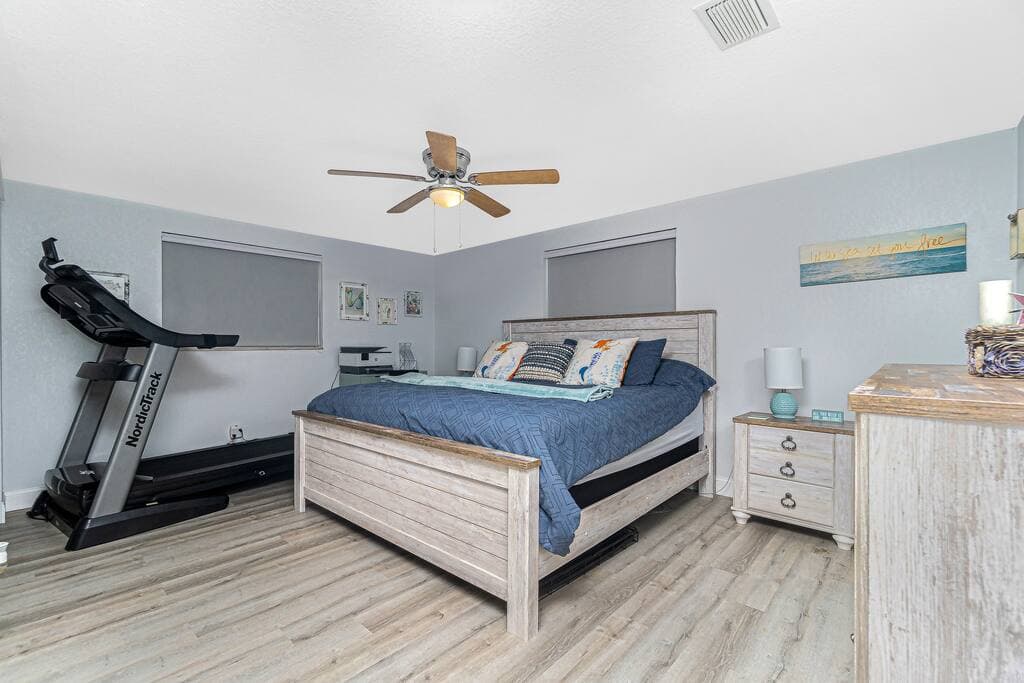 Master bedroom (we took out the treadmill from guests' feedback)
