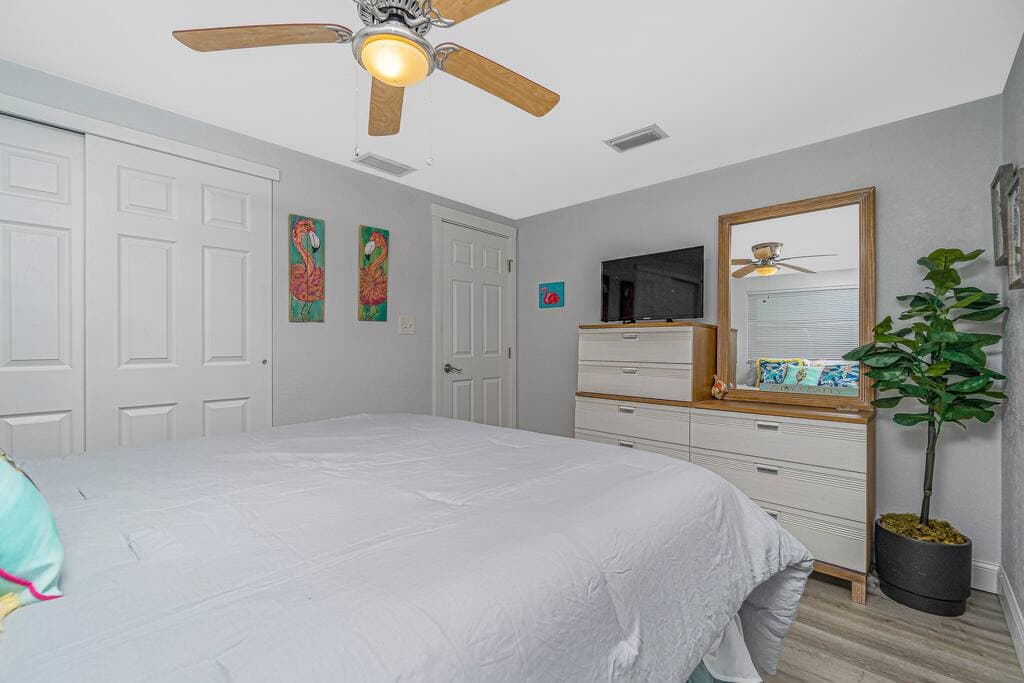 Comfy second bedroom 