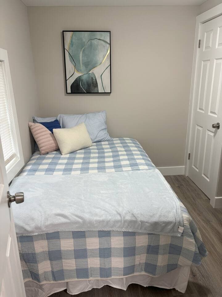 Get comfortable in this cozy bedroom.  The double bed, dresser, closet, and TV make this a great place to unwind after a long day at the beach. 