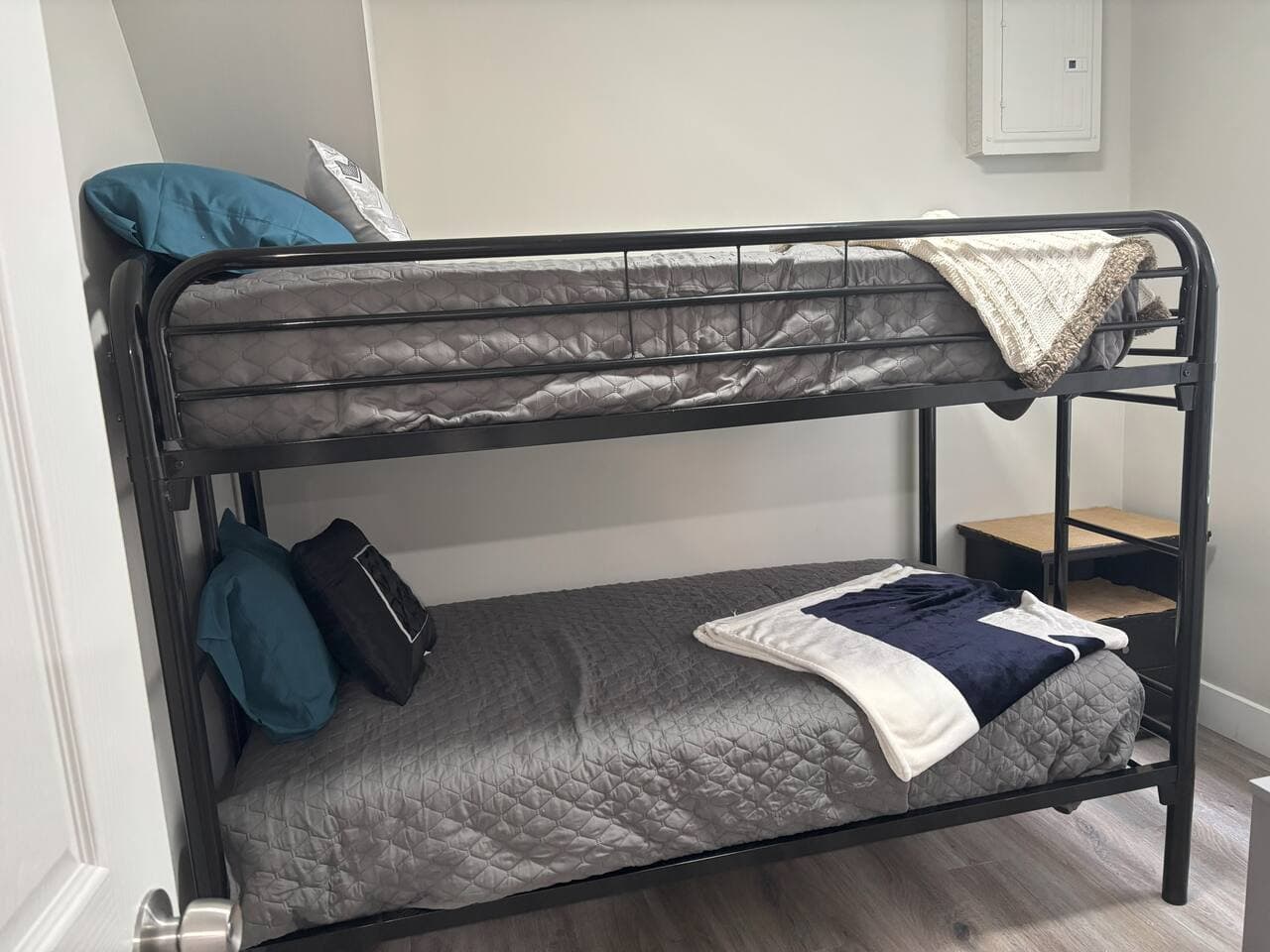 There is plenty of room for your family and friends in the bunk room. Rest easy before your Lake Erie adventures. 
