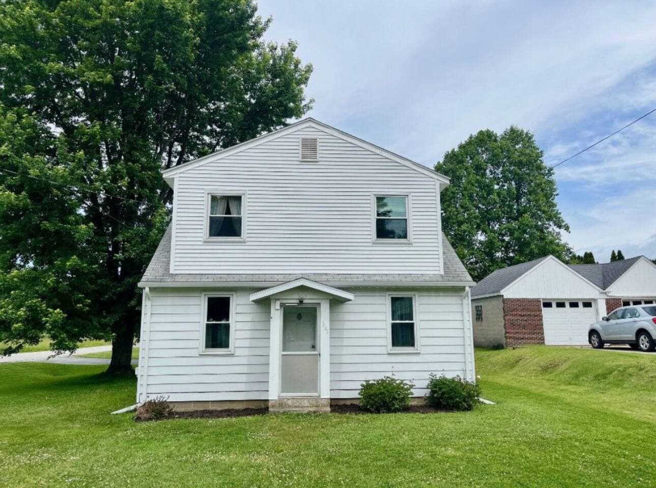 Welcome to Lake Erie! This comfortable home is the perfect home base while you explore Presque Isle State Park and enjoying Erie's lovely beaches. 
