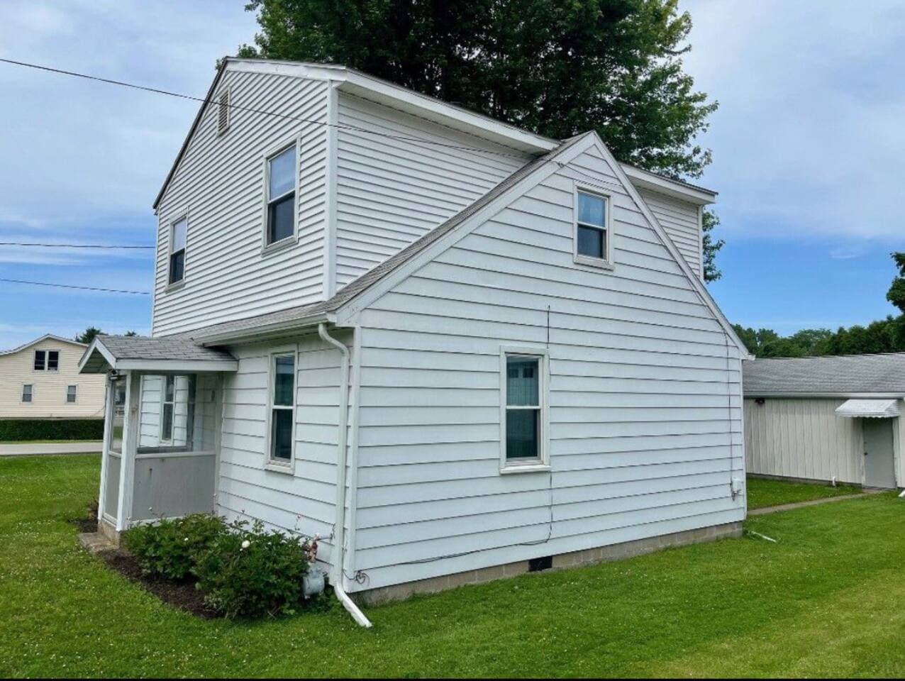You will love the cozy, spacious home with room for your family and friends. 