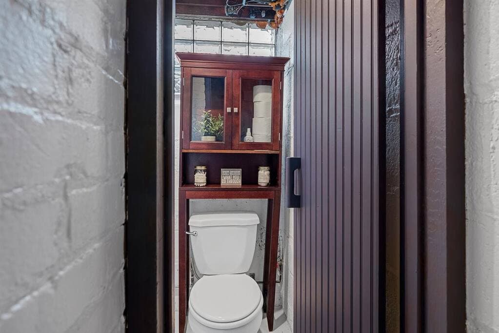 1/2 bath off of the laundry room