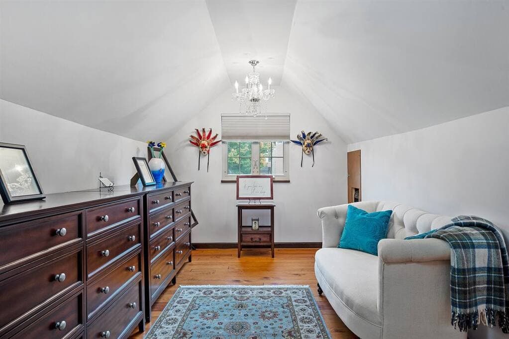 Master bedroom
Reading nook