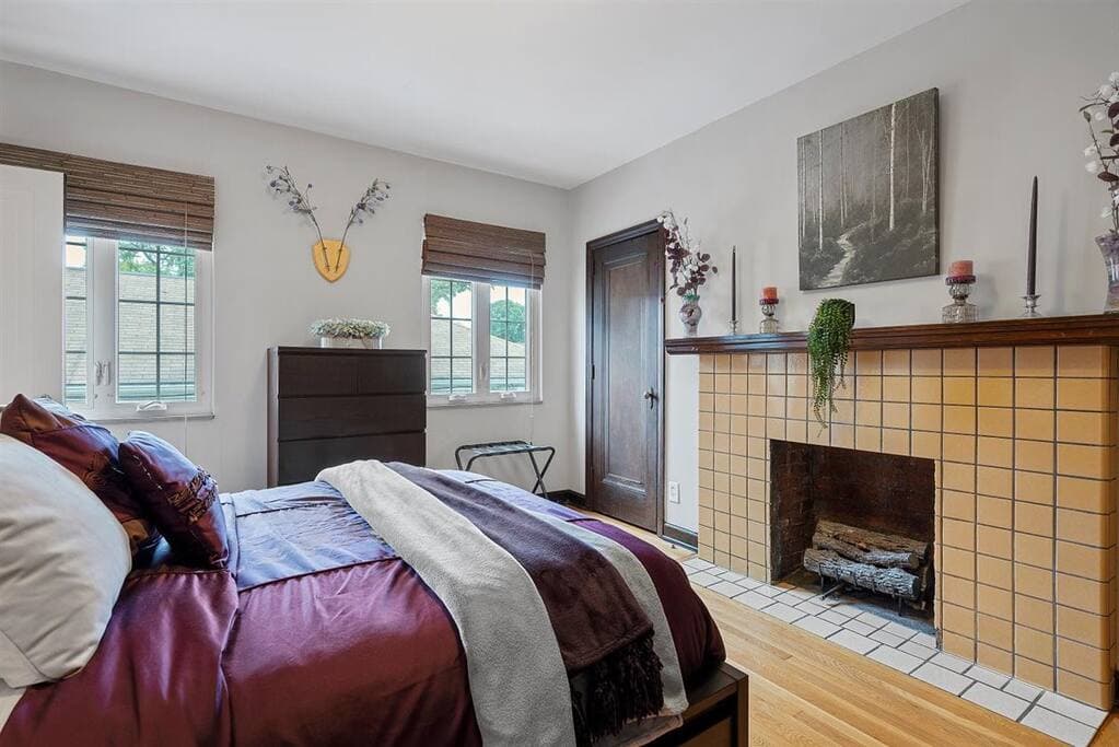 Downstairs bedroom