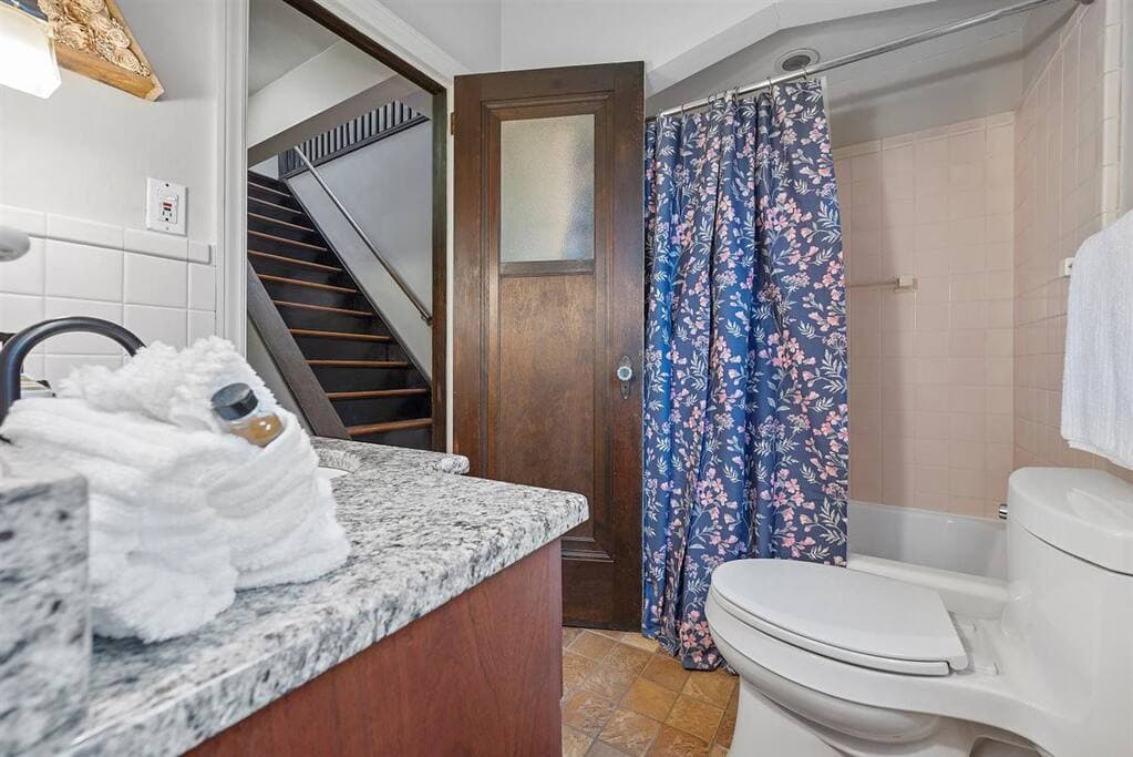 Downstairs full bathroom
