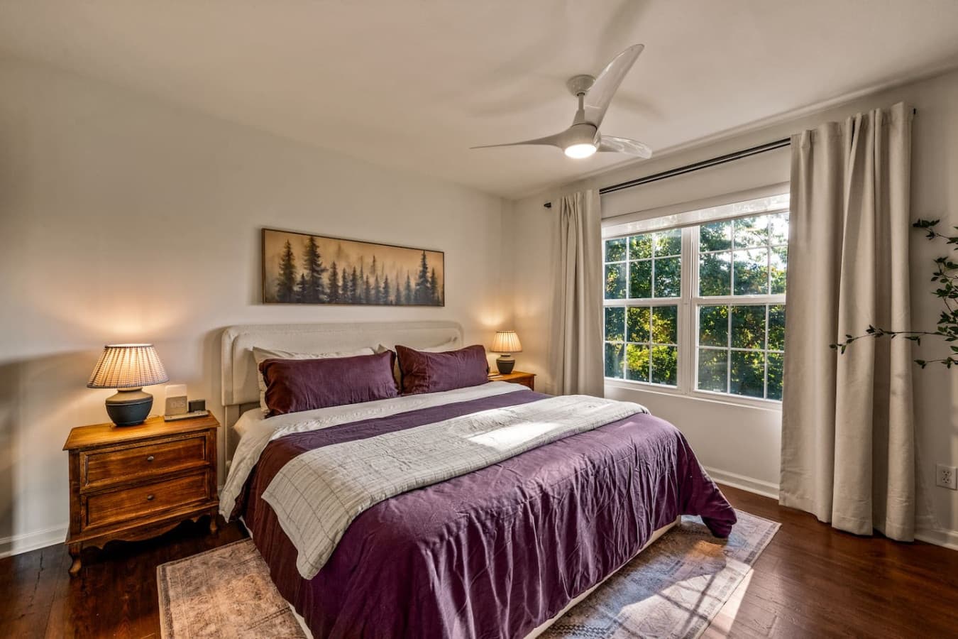 Morning light pours in through the windows, filling the room with a calm mountain glow.