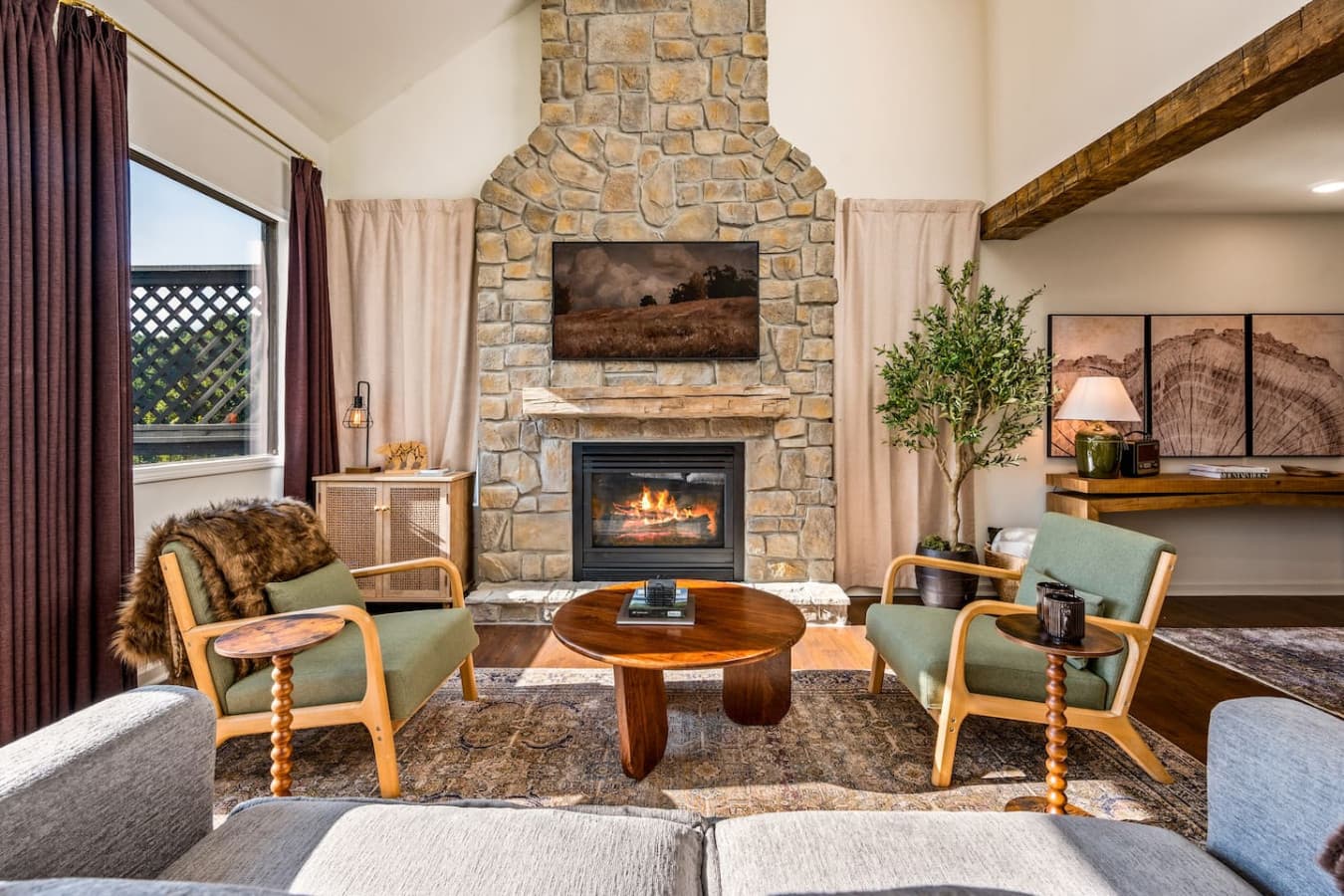 Nature and comfort meet in perfect harmony, framed by panoramic views and the charm of a flickering fire.