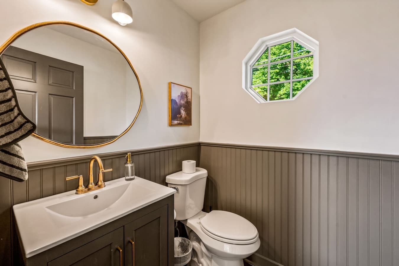 This half bath provides a modern design and simplicity for everyday use.