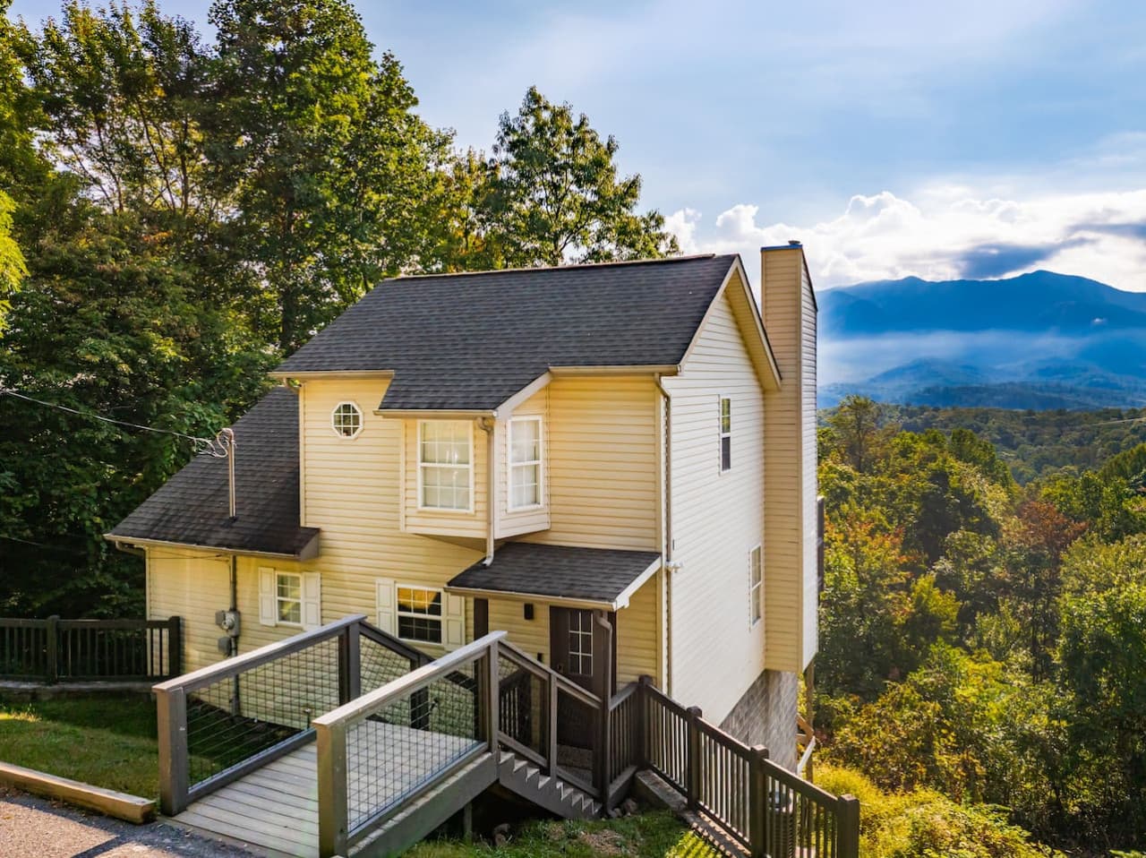 This Smoky Mountain cabin invites you to enjoy crisp mountain air while marveling at endless horizons!