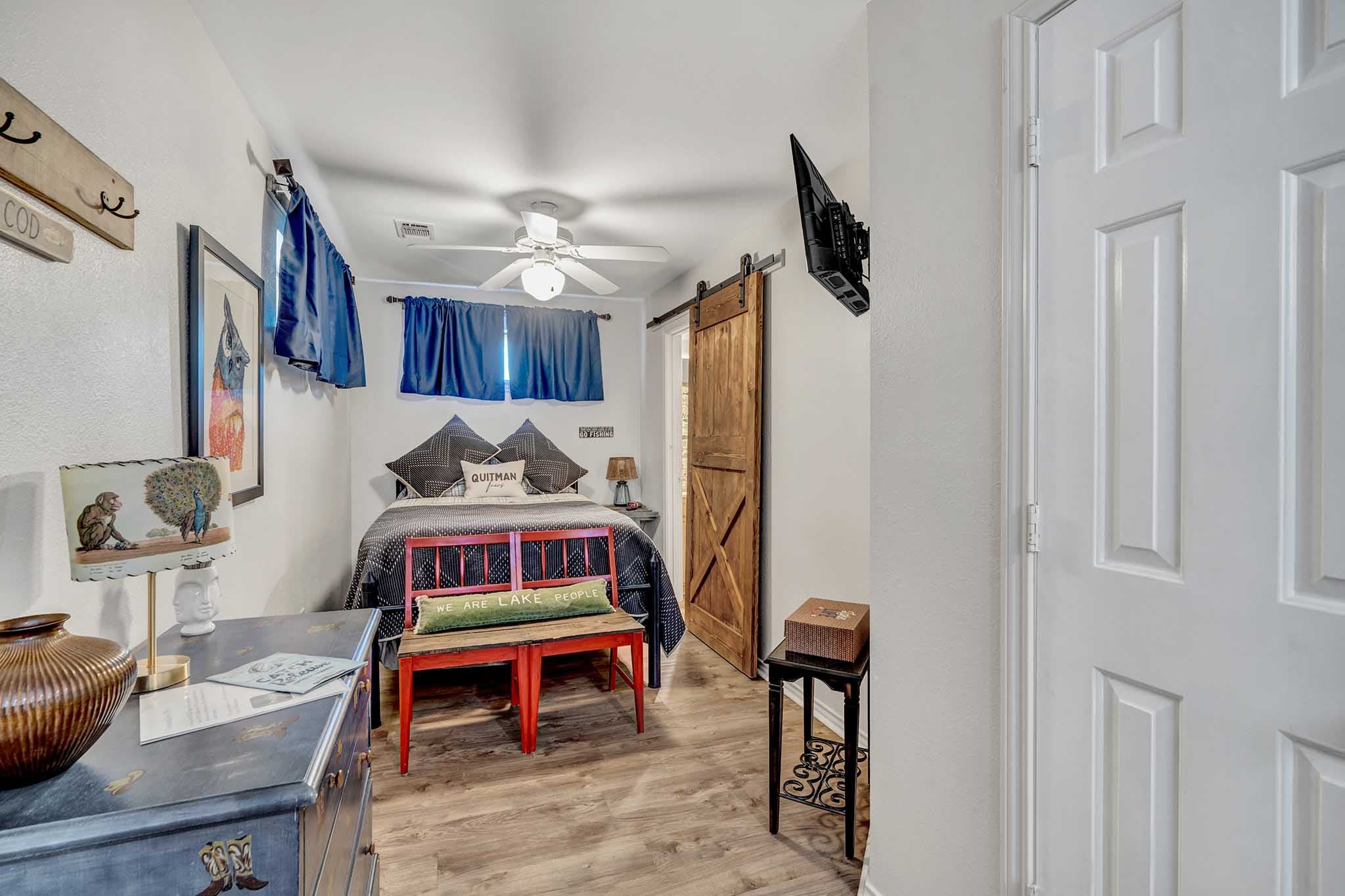 Single room full size bed