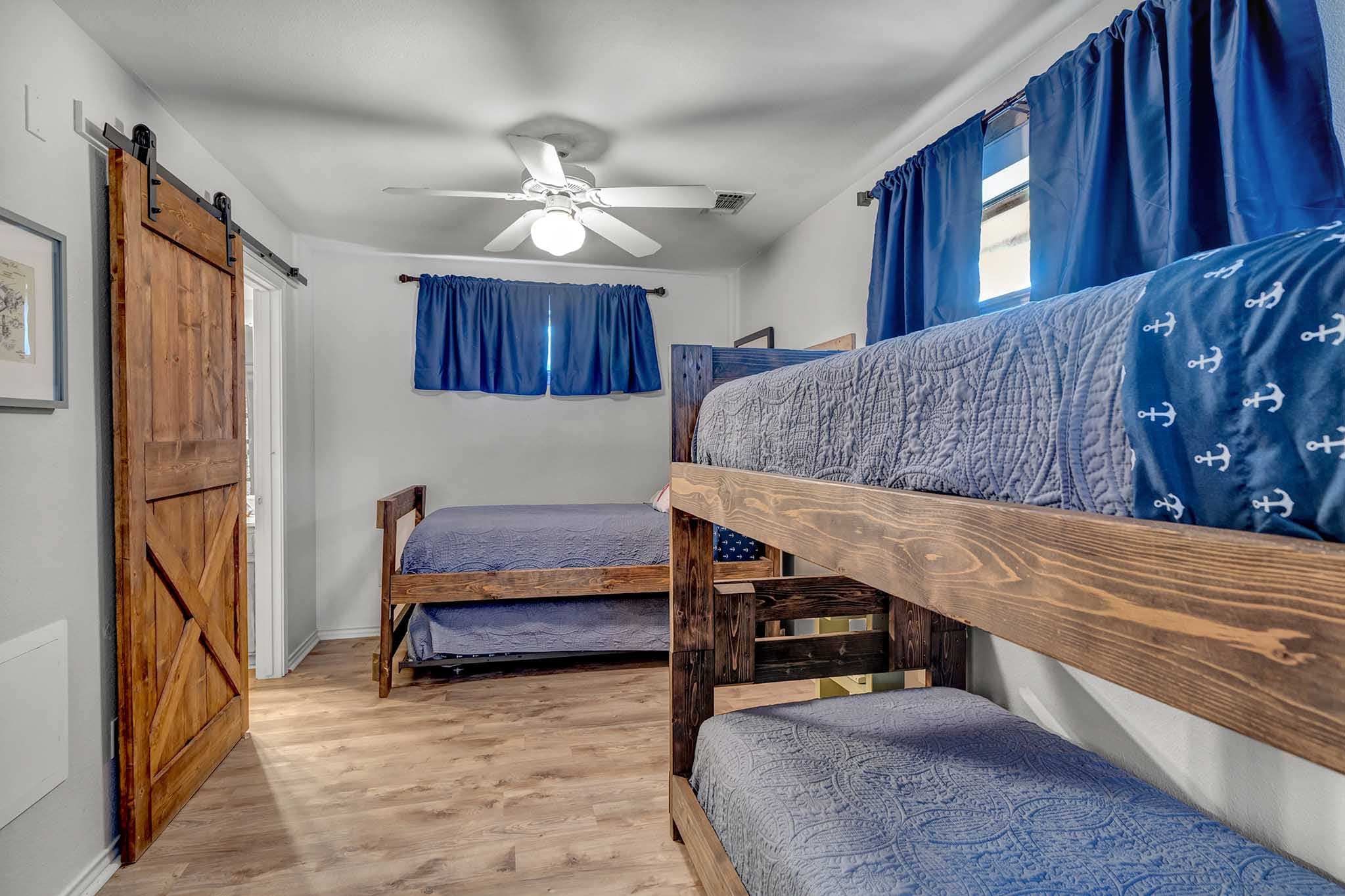 ]Bunk room 4 beds