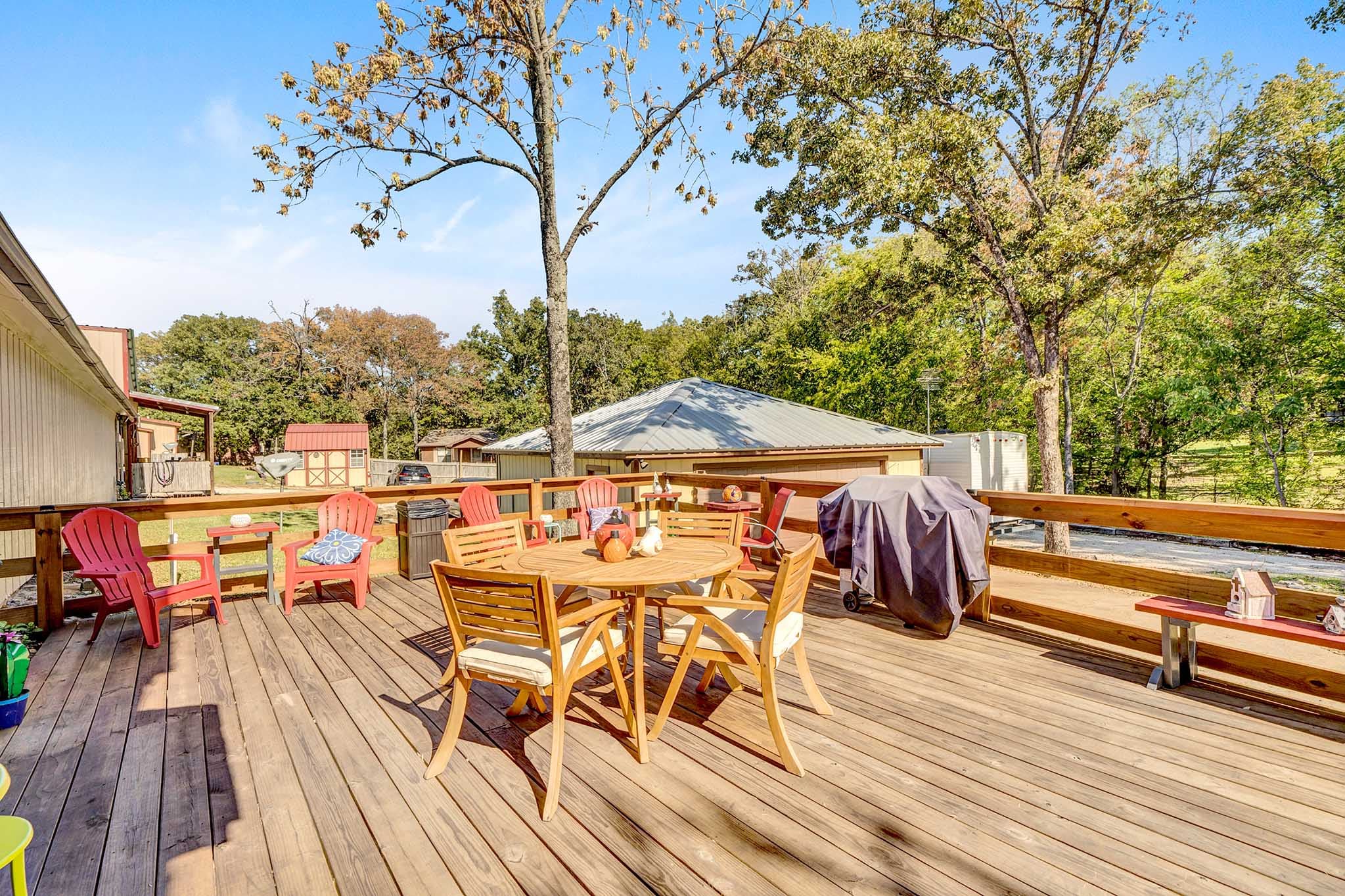 Deck with gas grill