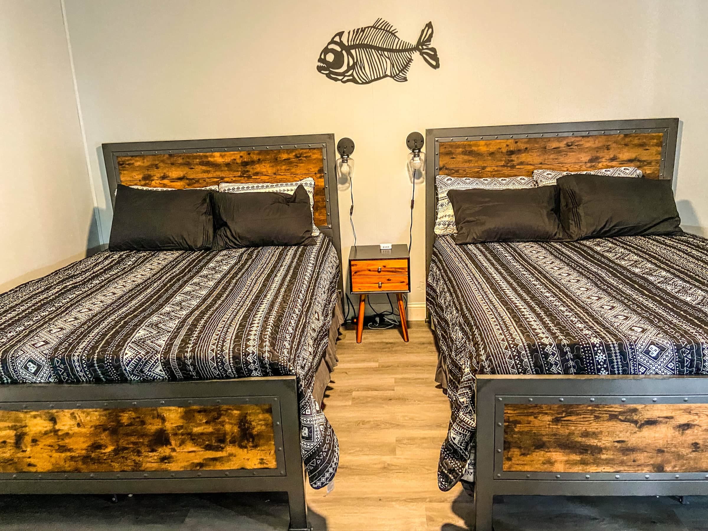 2 queen beds