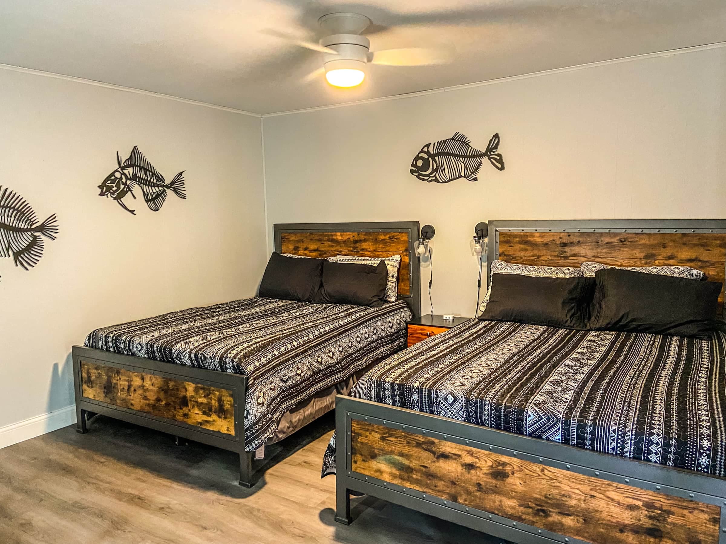 2 Queen beds