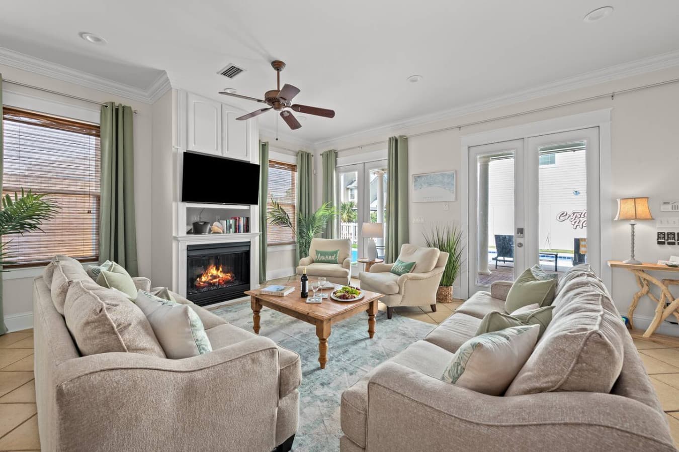 Bright and airy with 10' ceiling and lots of natural light