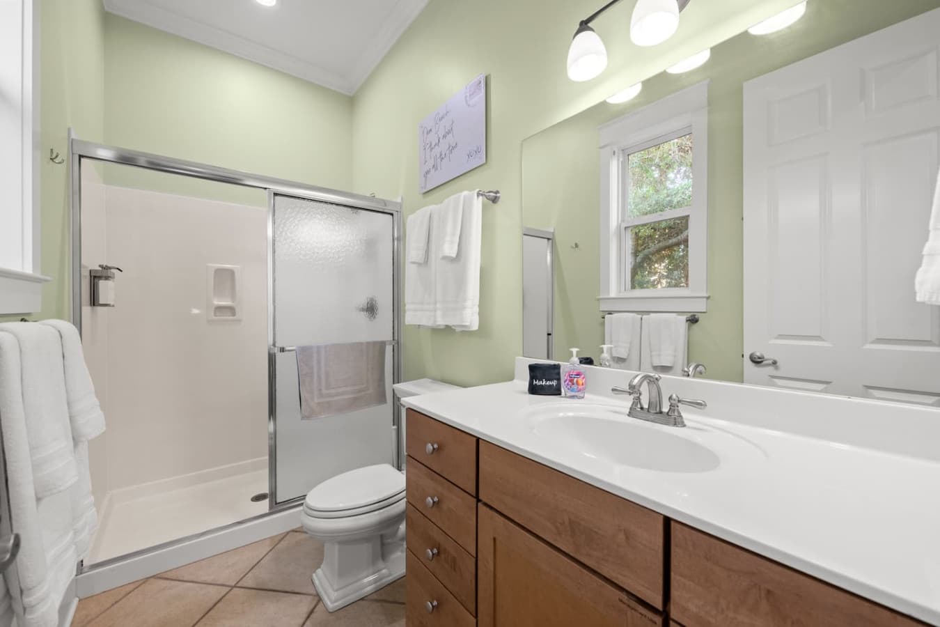 Bathroom #1 (King Bedroom #1 en suite)