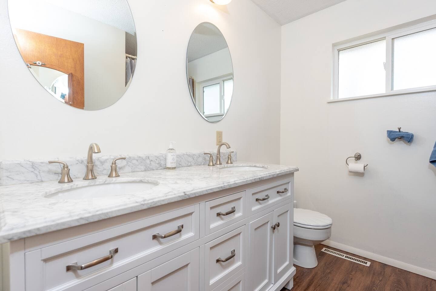 Wind River Place: Beautifully updated full bathroom with double sinks and natural light.
