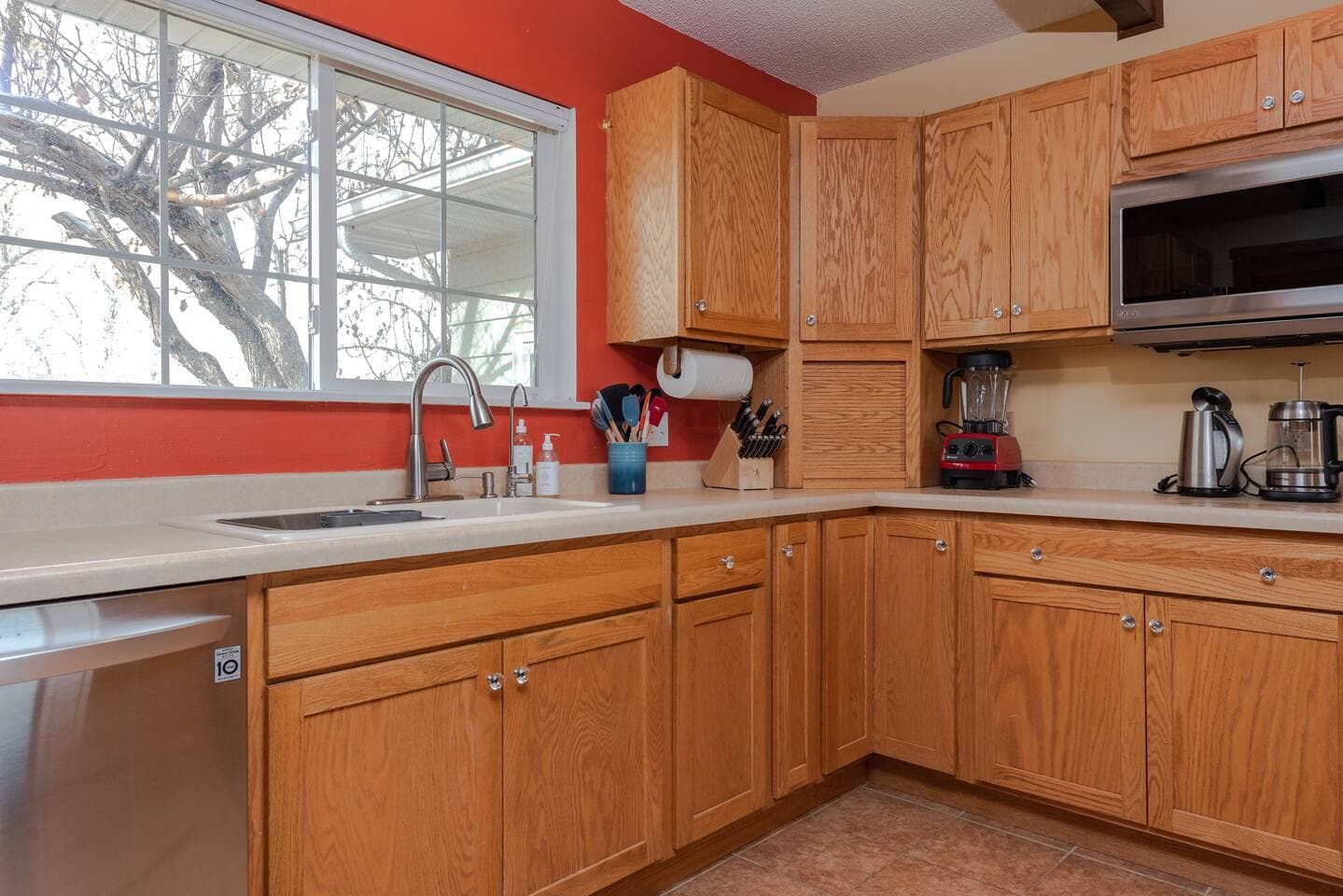 Wind River Place: Kitchen has all the conveniences of home.  Enjoy the views from the window above the kitchen sink.
