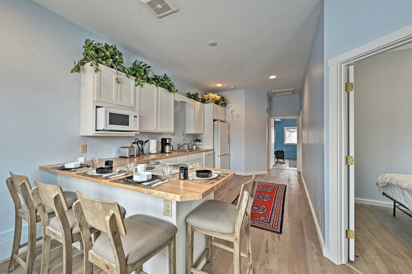 Wind River Quarters: Perfect space to whip up a quick meal before heading out to Sinks Canyon or City.