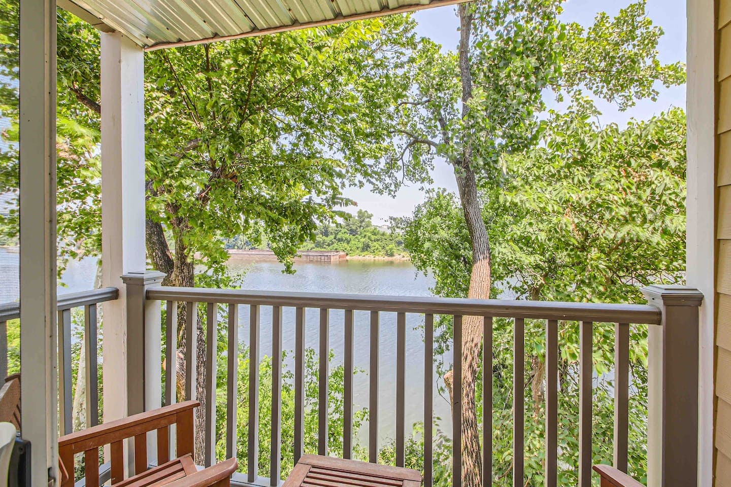 Beautiful Cumberland River Balcony Views
