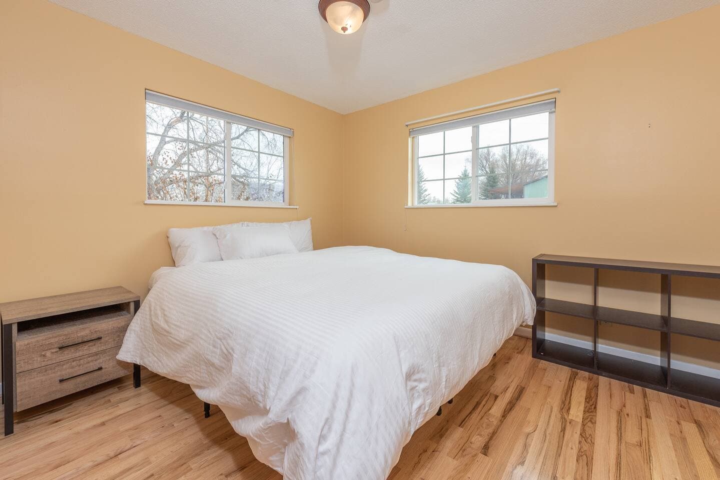 Second bedroom with king size bed.