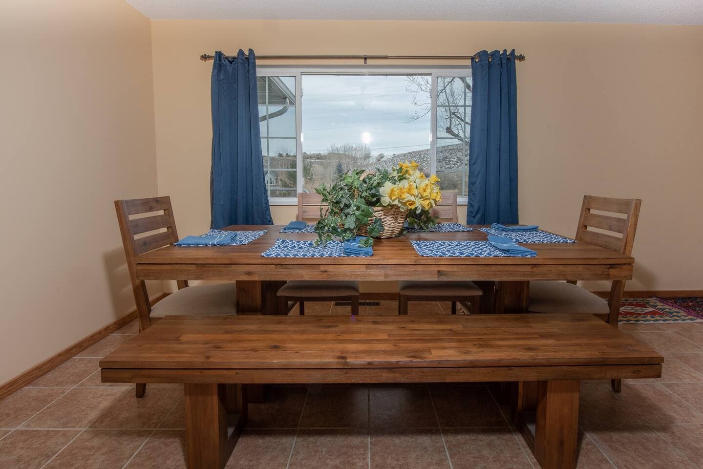 Dining area adjacent to kitchen to enjoy your meals together.