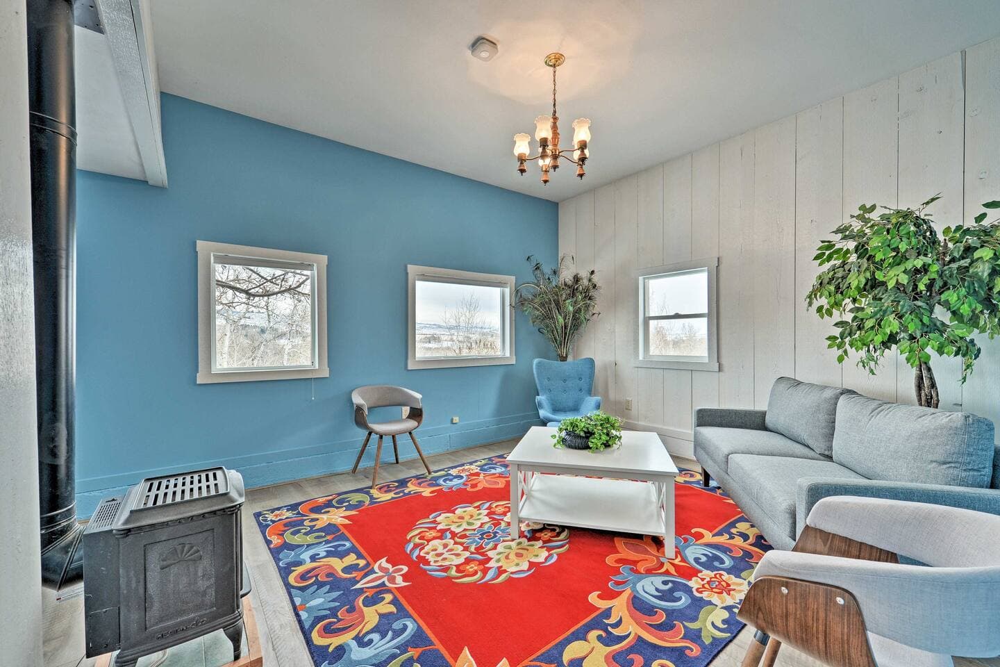 Welcoming living area for friends or family to spend quality time together.