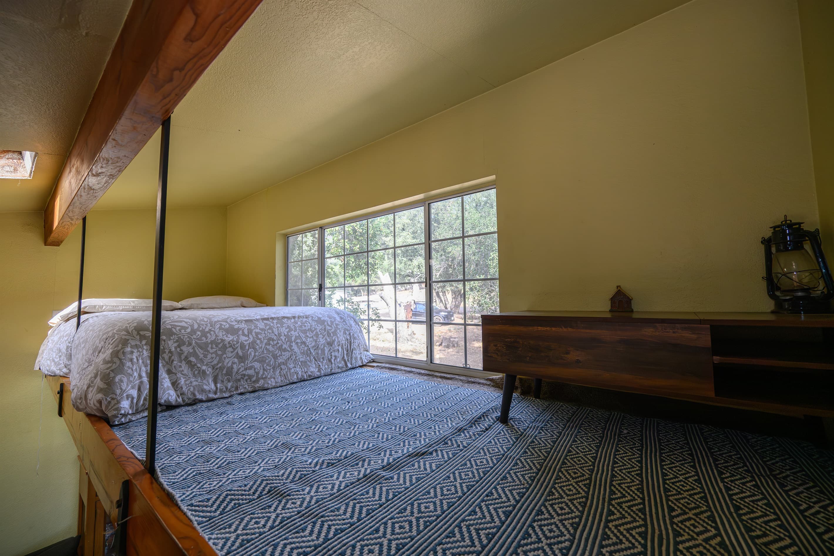 Loft - Queen Bed