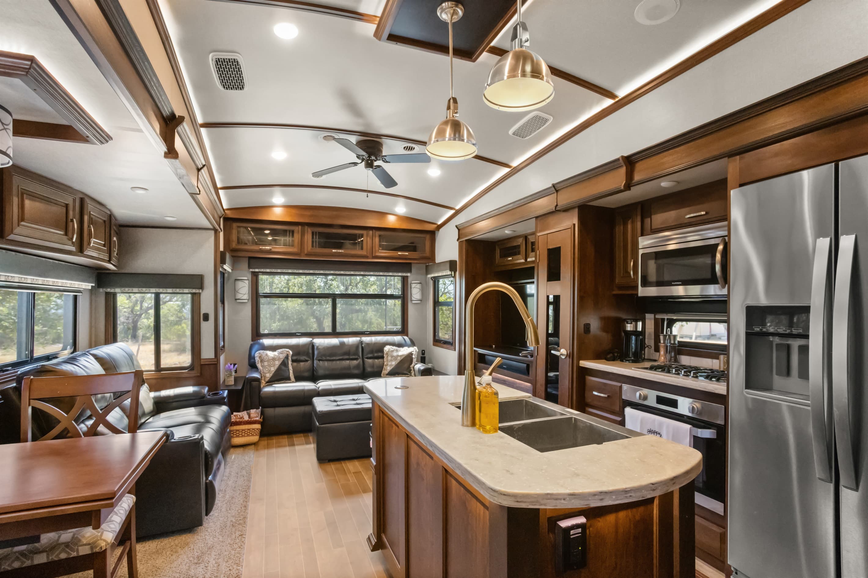 Spacious kitchen and dining area