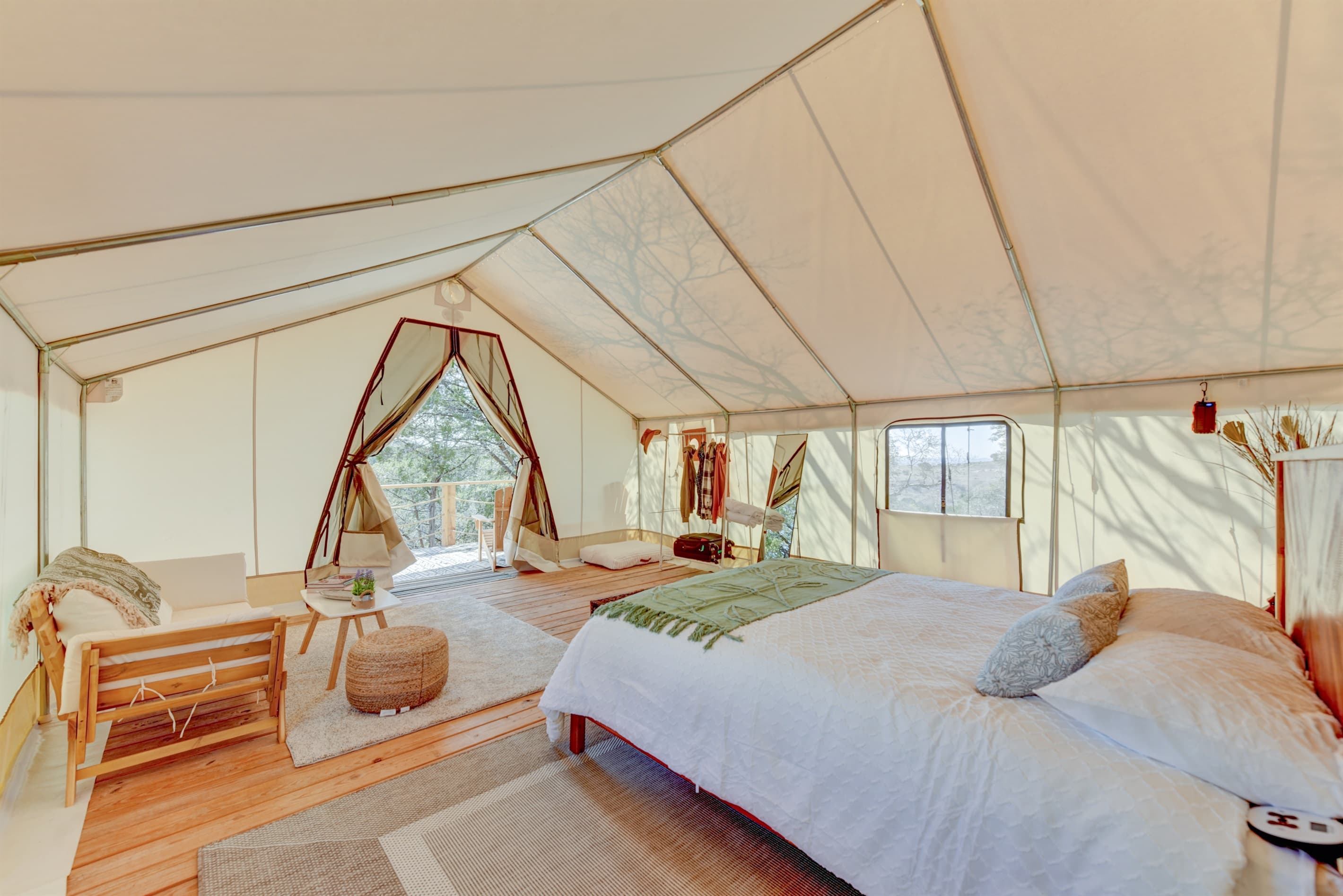 Beautiful, spacious decor and interior