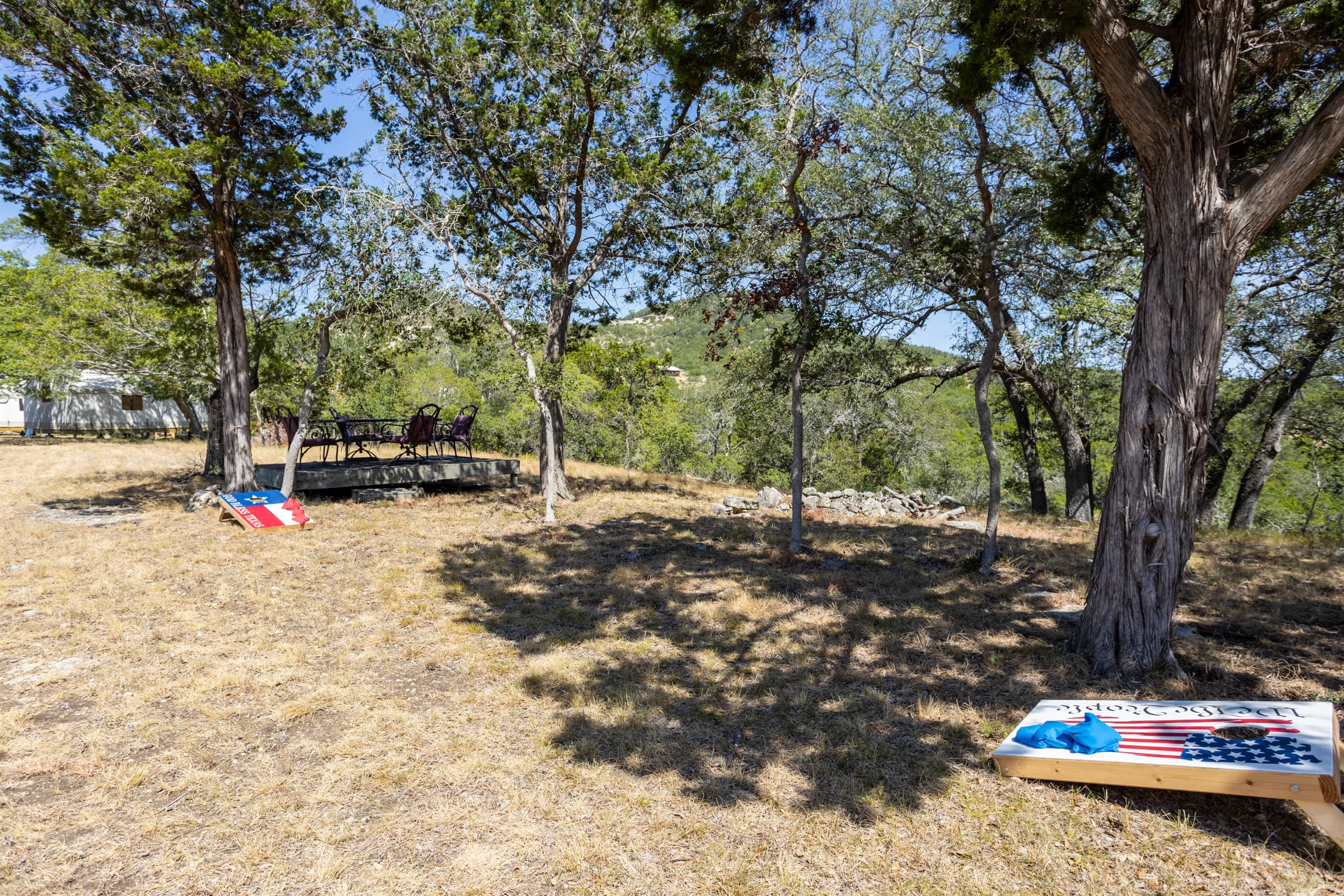 Come play some cornhole!
